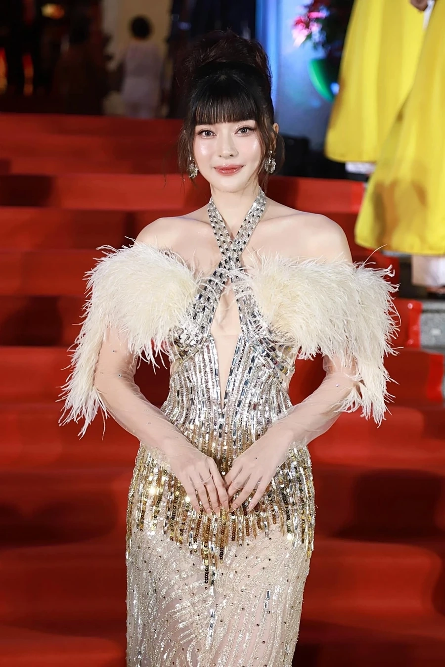 Cao Thái Hà Bão Ngầm tạo nên dấu ấn mạnh mẽ trên màn ảnh.