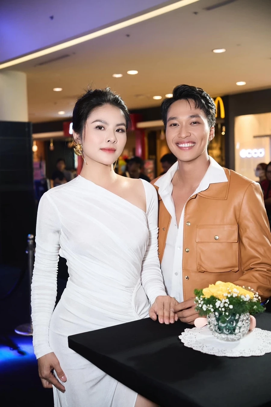 Ca sĩ Vân Trang mang đến những ca khúc ngọt ngào và đầy cảm xúc cho người hâm mộ.