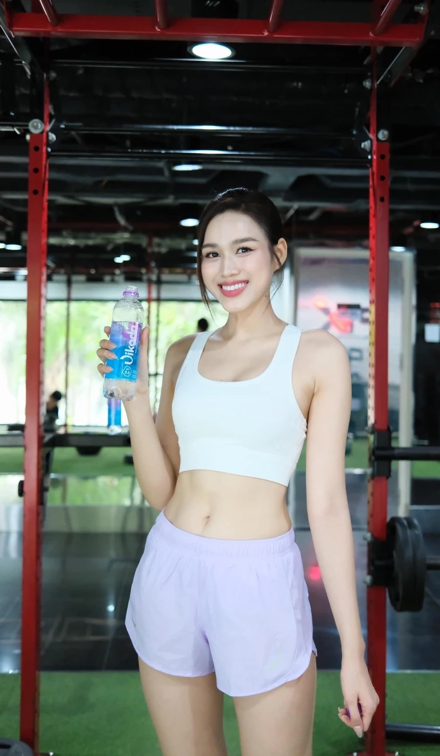 Đỗ Thị Hà đi thi Miss World đại diện Việt Nam với sự tự tin và vẻ đẹp đặc biệt.