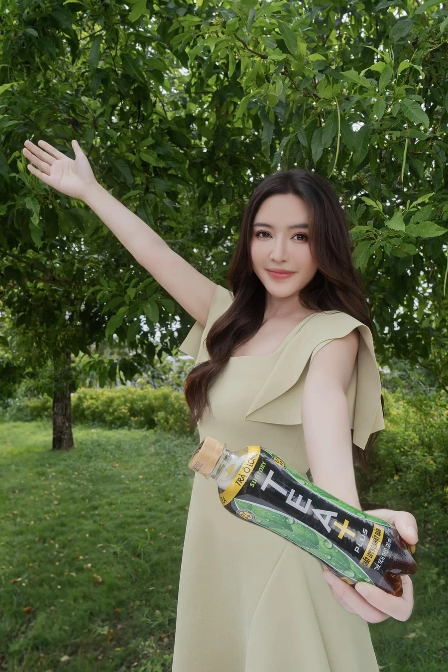 Nâng chén tiêu sầu Bích Phương mang đậm cảm xúc lắng đọng.