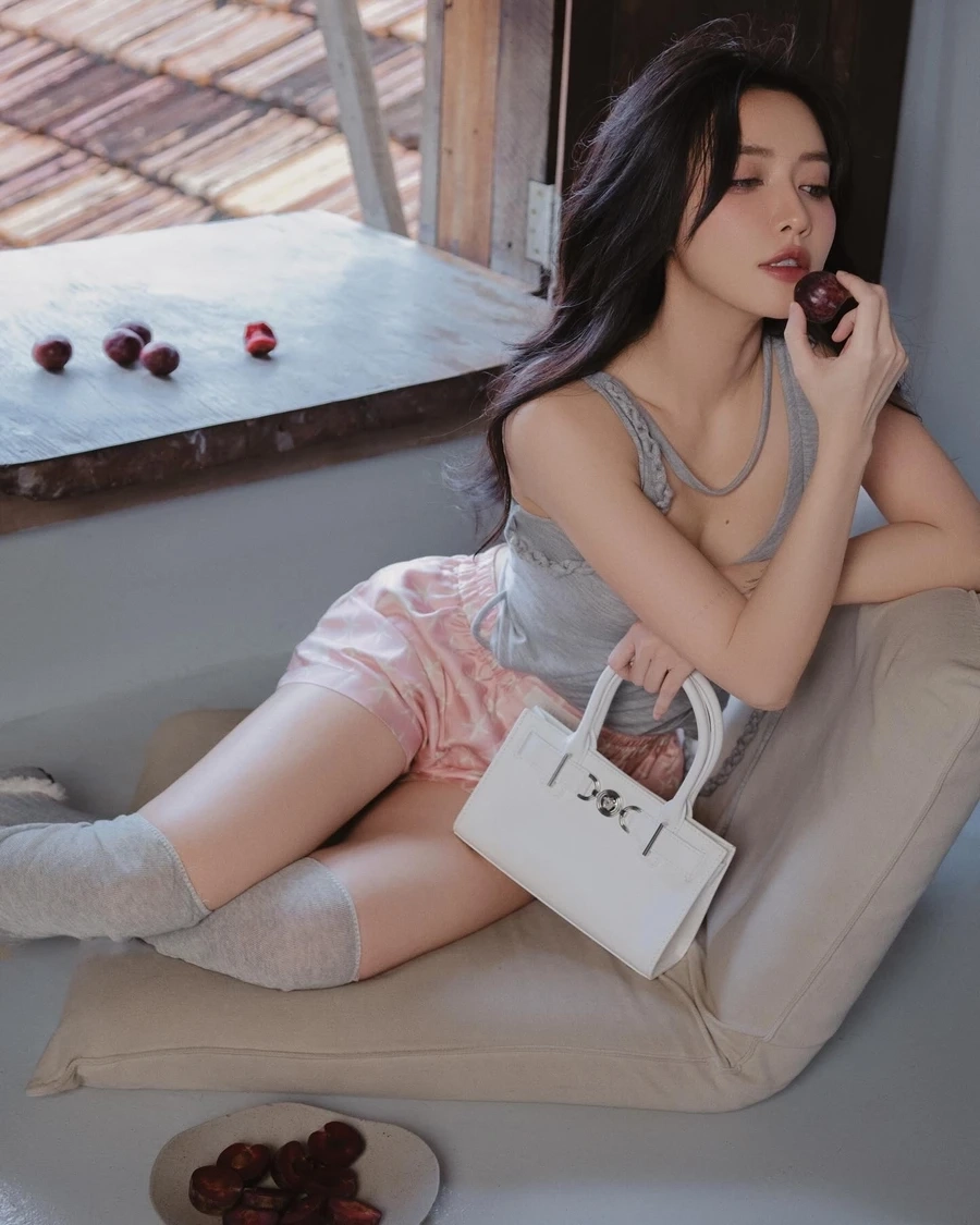 Một cú lừa Bích Phương cuốn hút với phong cách âm nhạc mới lạ.
