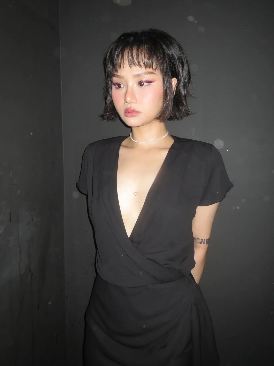 Hình Miu Lê tỏa sáng với vẻ đẹp cuốn hút và cá tính.