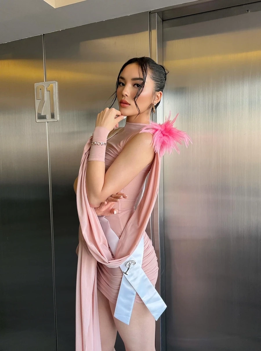 Đại Mạc Kỳ Duyên thể hiện được sự thông minh và duyên dáng của mình trong mọi hoàn cảnh.