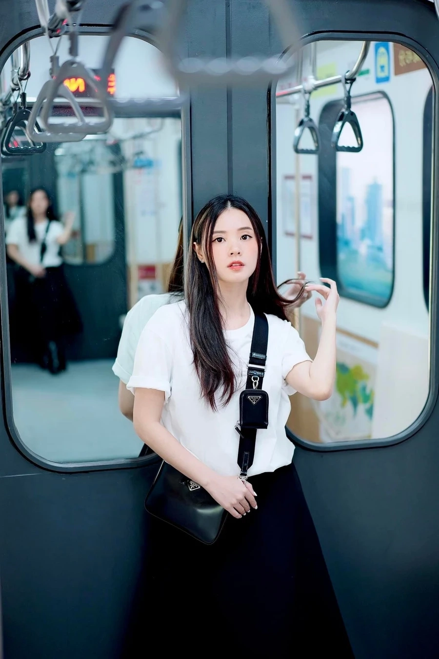 Midu Người Ấy Là Ai gây ấn tượng với sự duyên dáng.