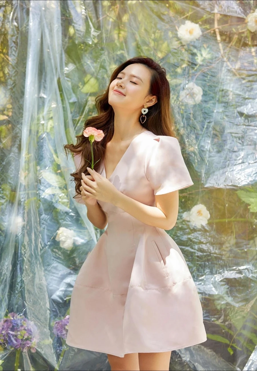 Midu giảm cân gây ấn tượng với vóc dáng thon gọn.