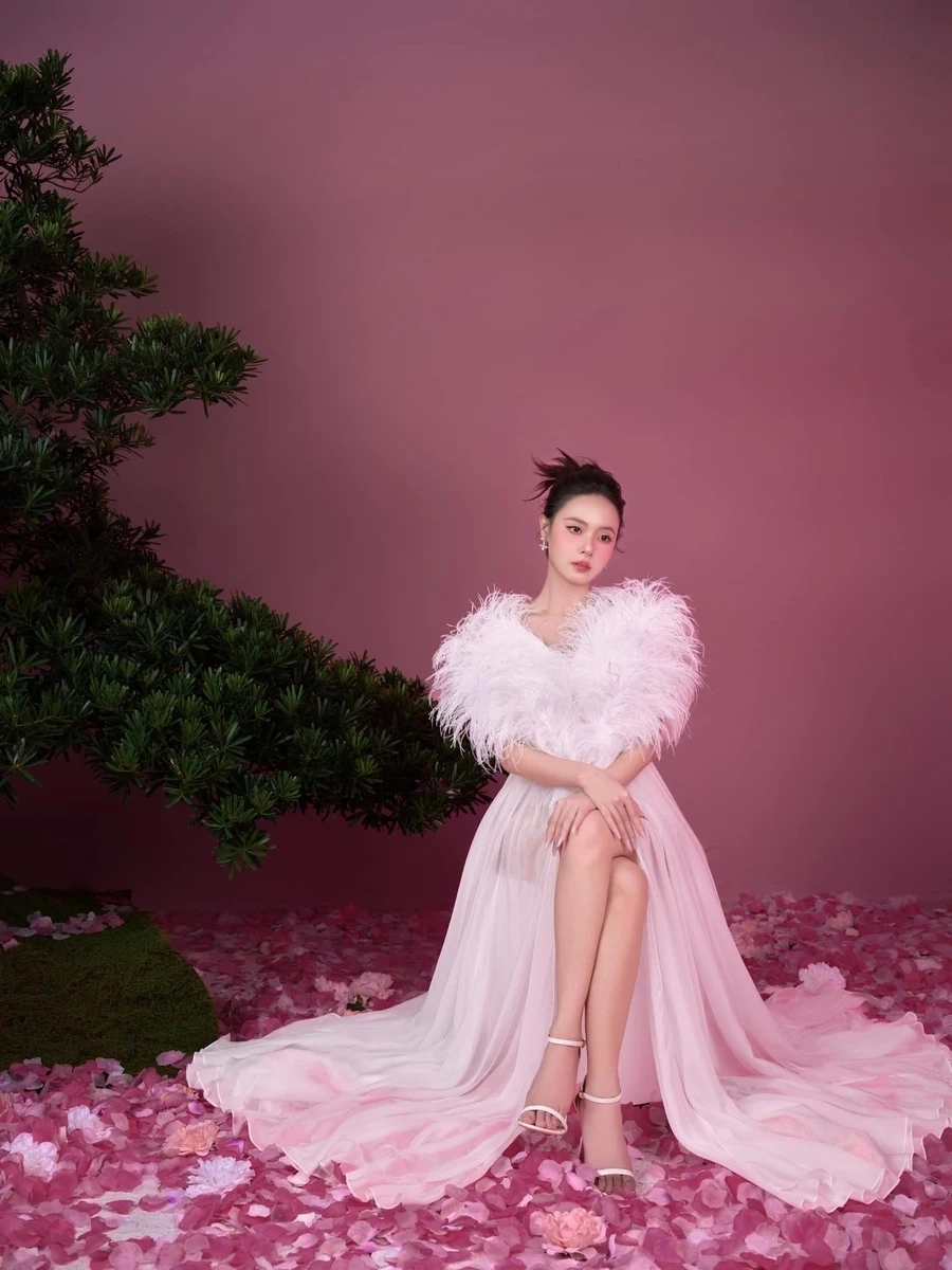Chồng của Midu là ai là điều fan mong muốn biết.