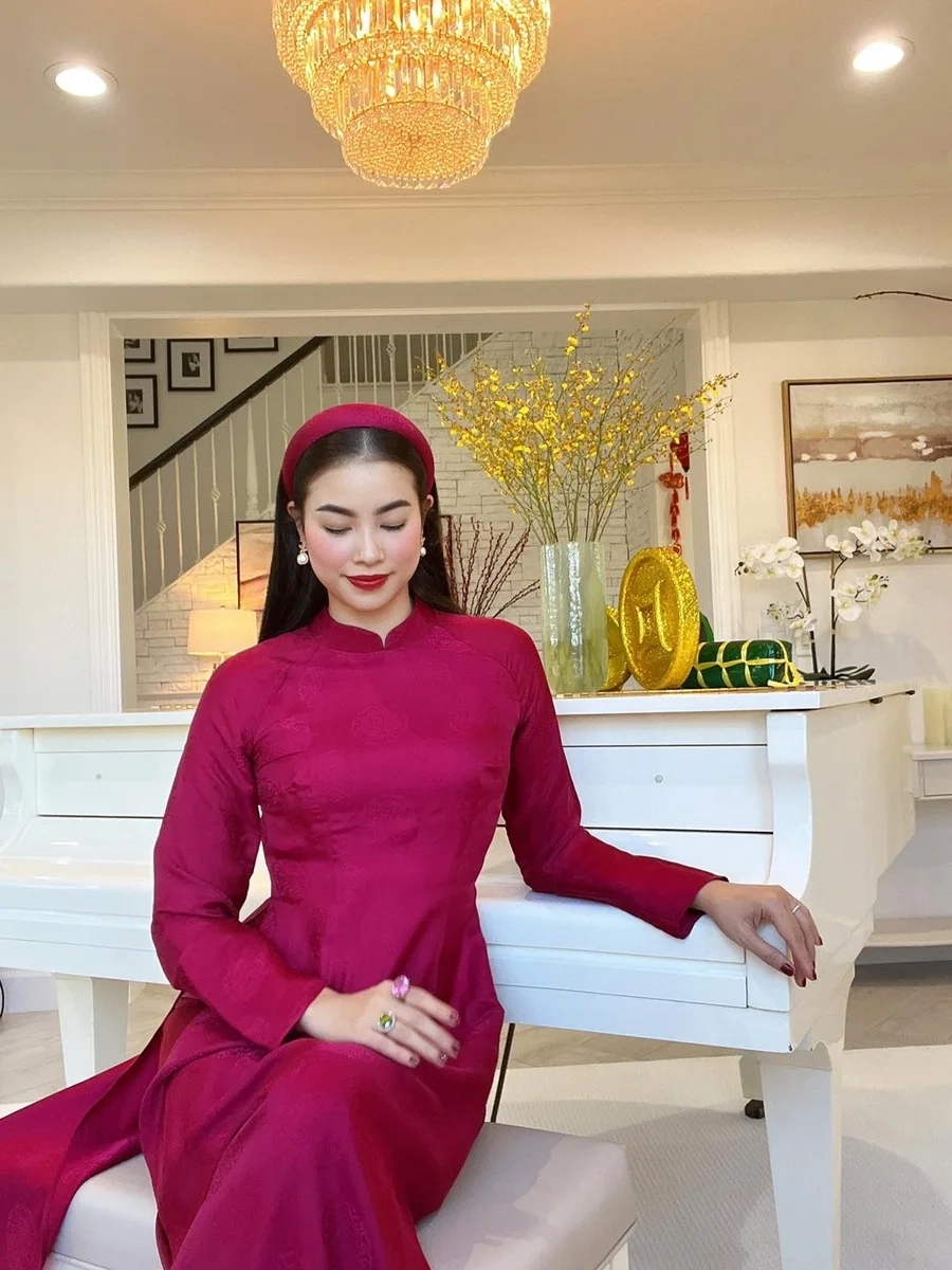 Hoa hậu Hoàn Vũ 2015 Phạm Hương chứng tỏ bản lĩnh và sự xuất sắc của mình tại đấu trường quốc tế.