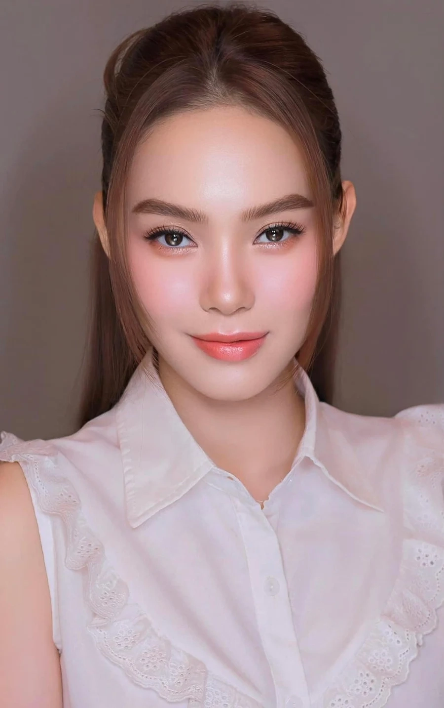 Diễn viên điện ảnh Minh Hằng nổi bật với nhiều vai diễn ấn tượng.