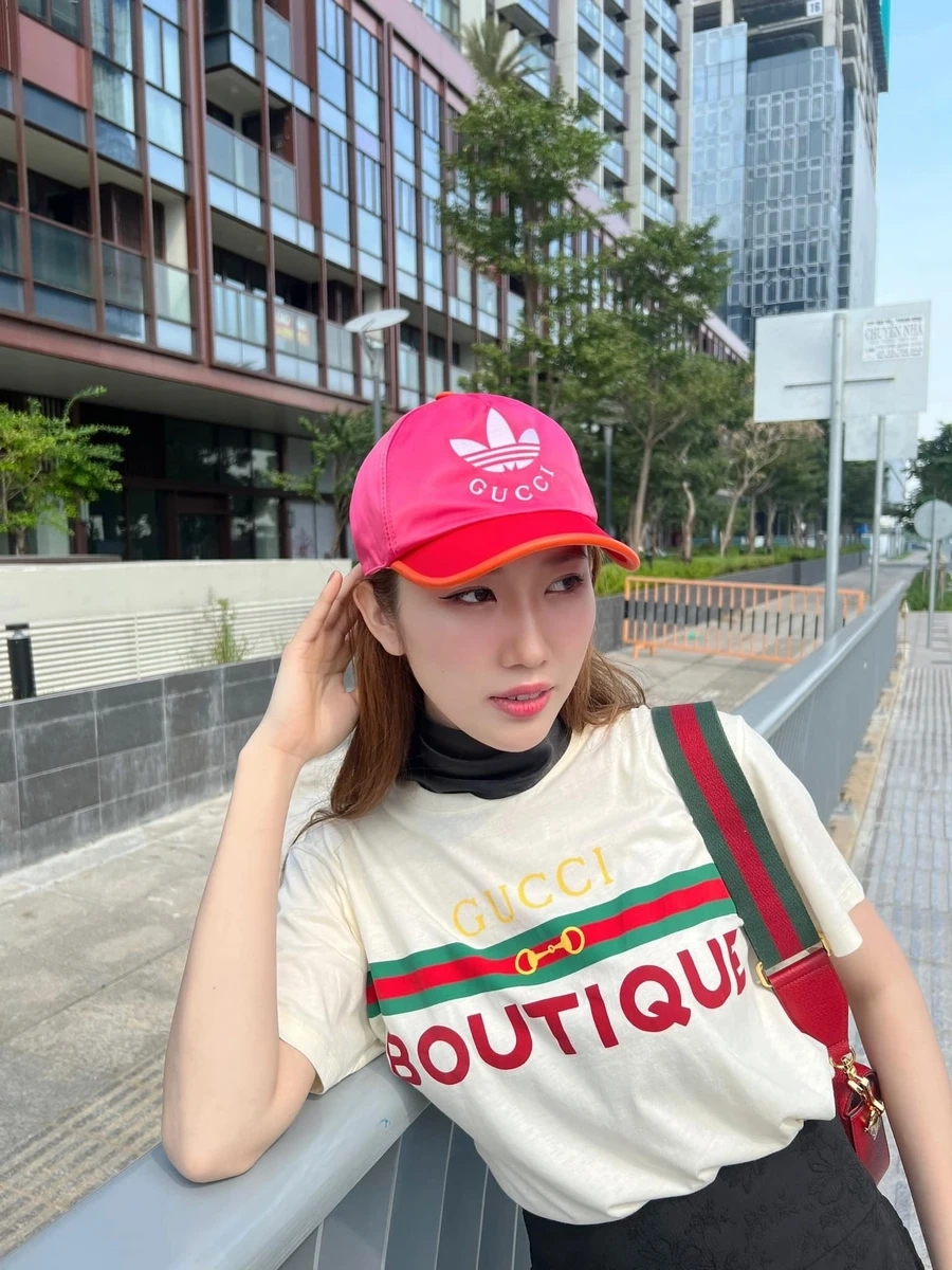 Thúy Ngân sexy bikini làm nổi bật đường cong quyến rũ đầy mê hoặc.