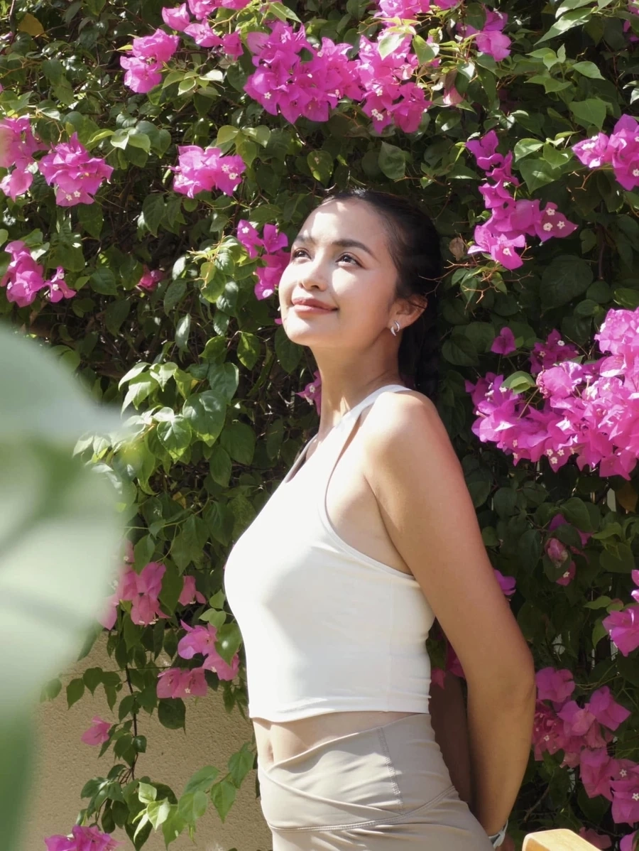 Hoa hậu Ngọc Châu bikini là hình ảnh gợi cảm làm say đắm lòng người với phong cách trẻ trung.