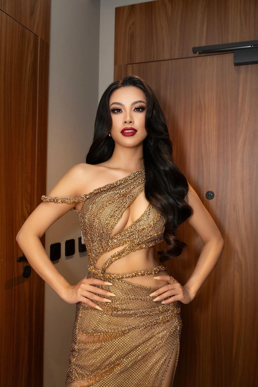 Hoa hậu hoàn vũ 2021 Kim Duyên là người đẹp nổi bật với sắc vóc cuốn hút.