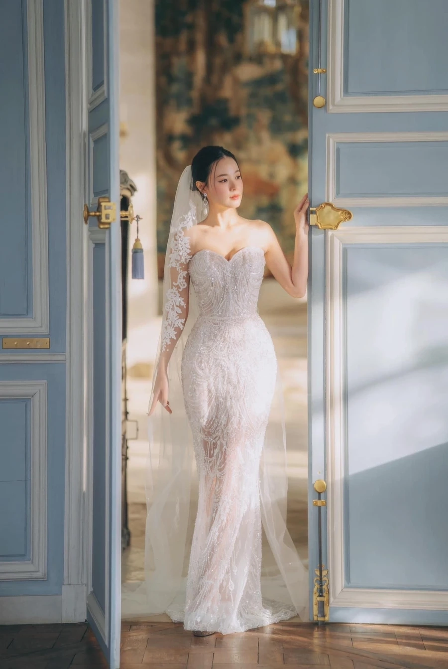Midu đính hôn gây xôn xao với hình ảnh hạnh phúc.
