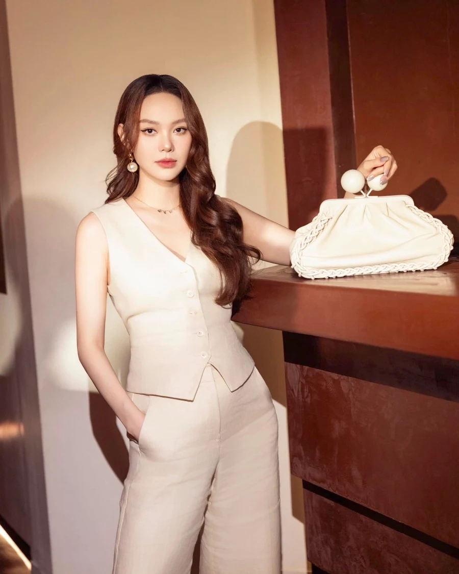 Ca sĩ Minh Hằng ngày xưa gây ấn tượng với hình ảnh đáng yêu.