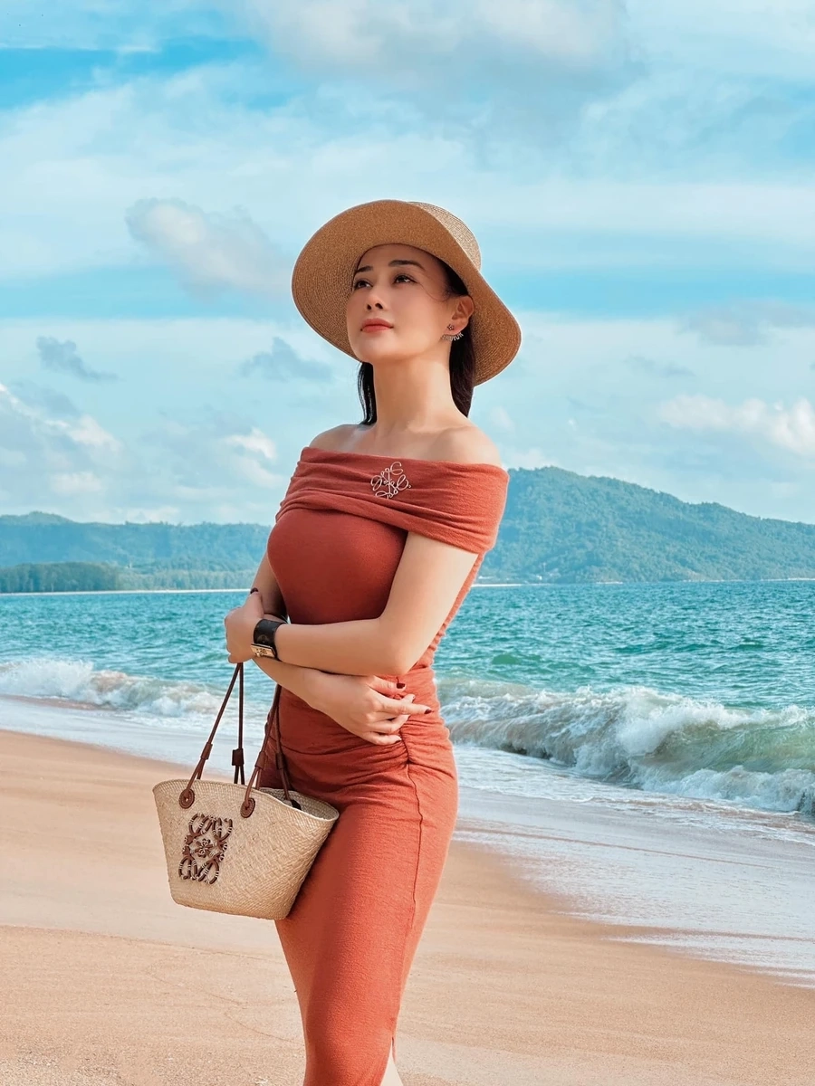 Ca sĩ Phương Oanh có chồng chưa? Đây là câu hỏi được fan rất quan tâm.