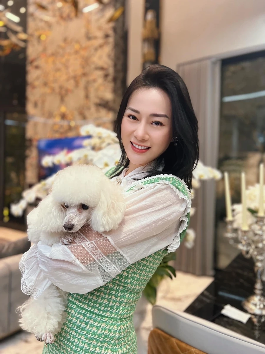 Diễn viên Phương Oanh drama thu hút sự chú ý từ những câu chuyện hậu trường.