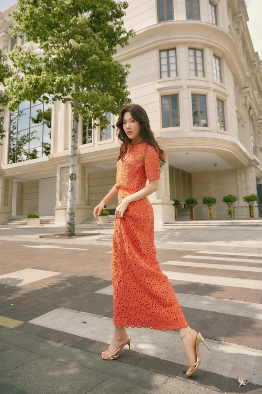 Thuy Ngan dam cuoi gây sốt với những hình ảnh ngọt ngào.