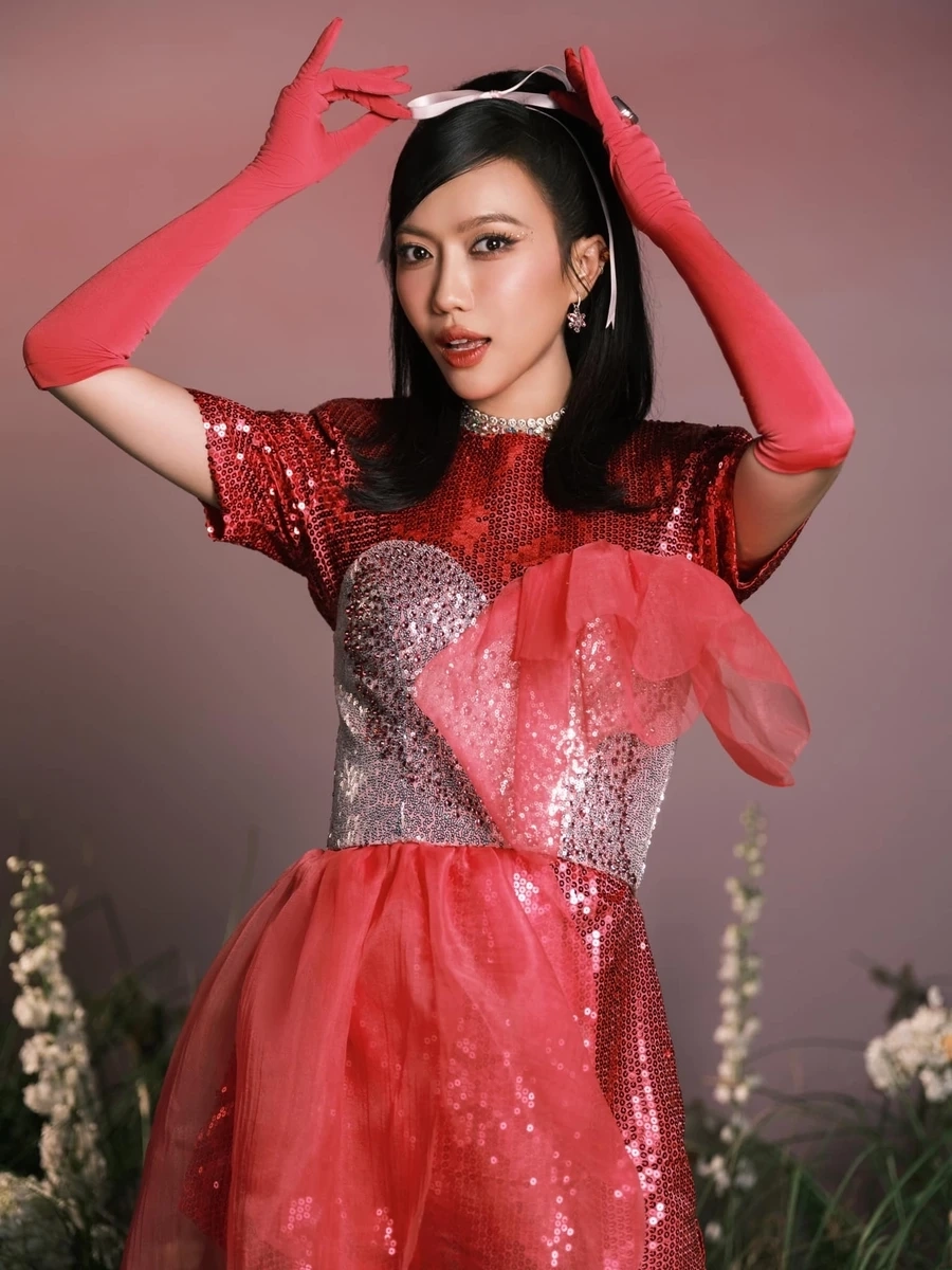 Hoa trong đám cưới Diệu Nhi mang vẻ đẹp trang nhã và độc đáo.