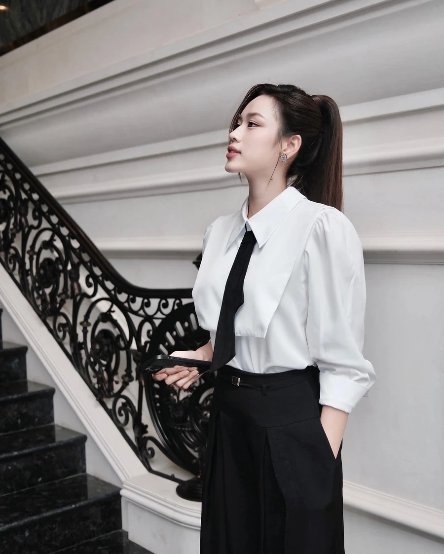 Đỗ Thị Hà áo tắm luôn tỏa sáng với phong cách tự tin và gợi cảm.