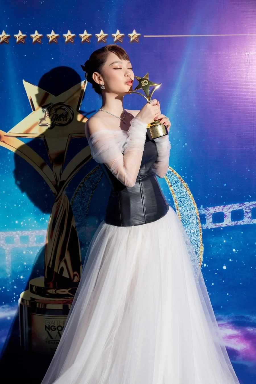 Minh Hằng có gia đình chưa là chủ đề fan luôn tò mò.