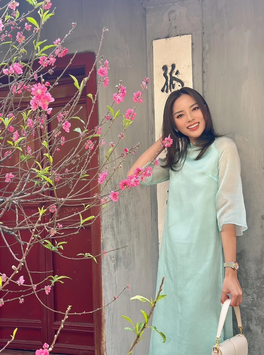 Cao Kỳ Duyên Hoa hậu luôn là hình mẫu lý tưởng cho mọi thế hệ yêu thích sắc đẹp.