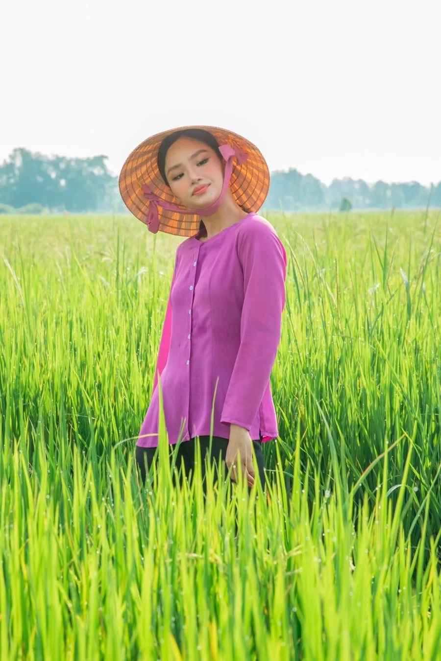 Ảnh Miu Lê khoe trọn vẻ đẹp hiện đại và cá tính.