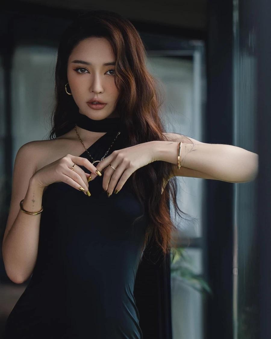 Nhạc trẻ Bích Phương luôn bắt kịp xu hướng hiện đại.