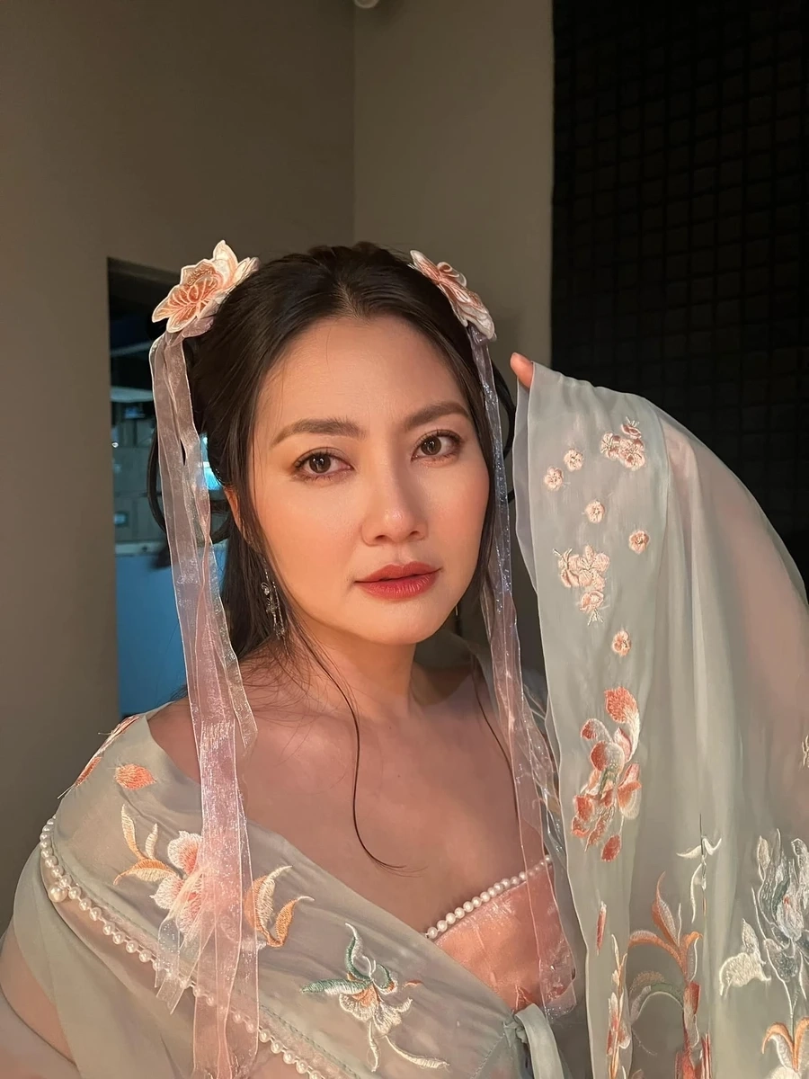 Ảnh Ngọc Lan luôn rạng rỡ và cuốn hút người nhìn.