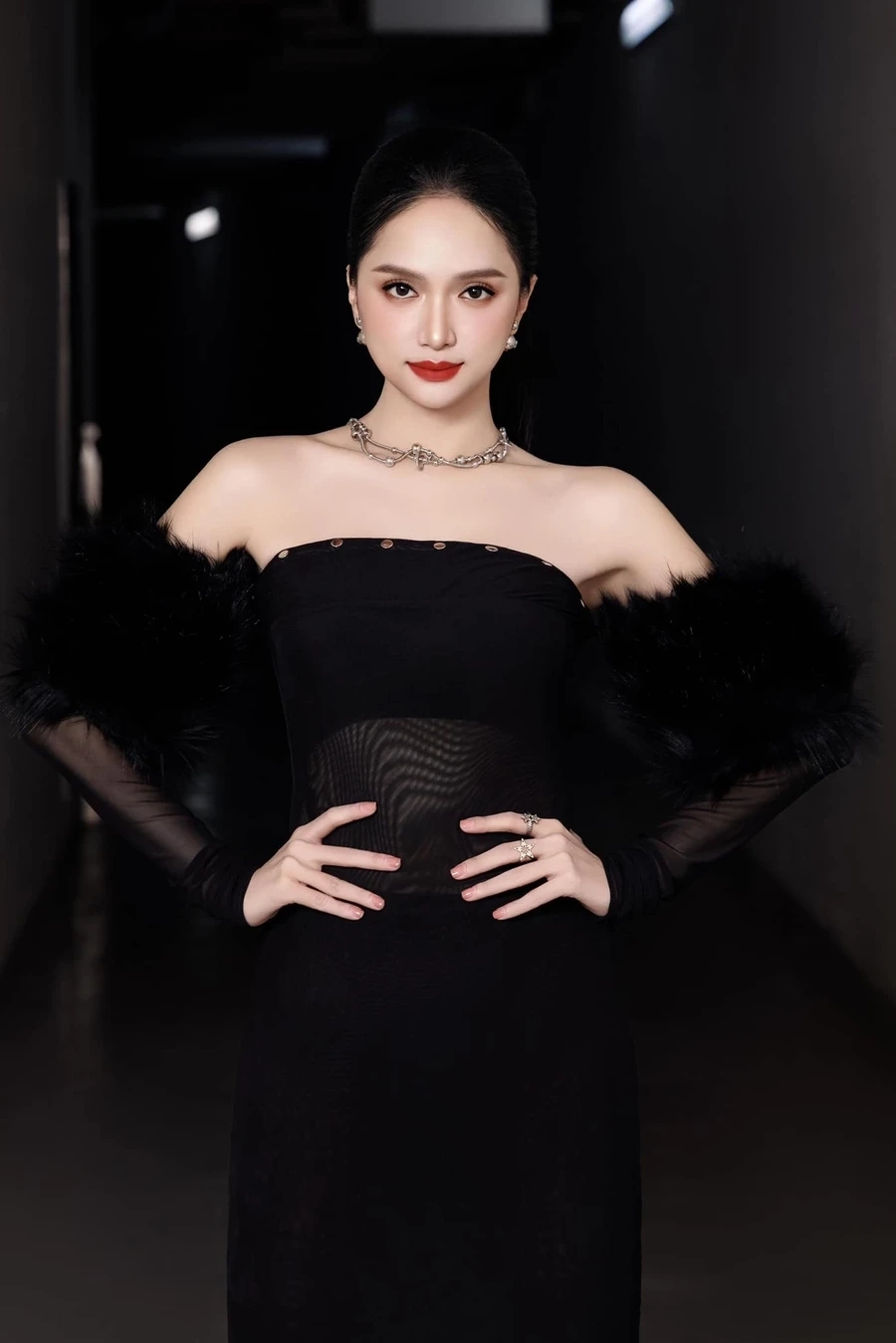 Hướng Giang Idol mang đến sức hút đặc biệt trong từng ca khúc.