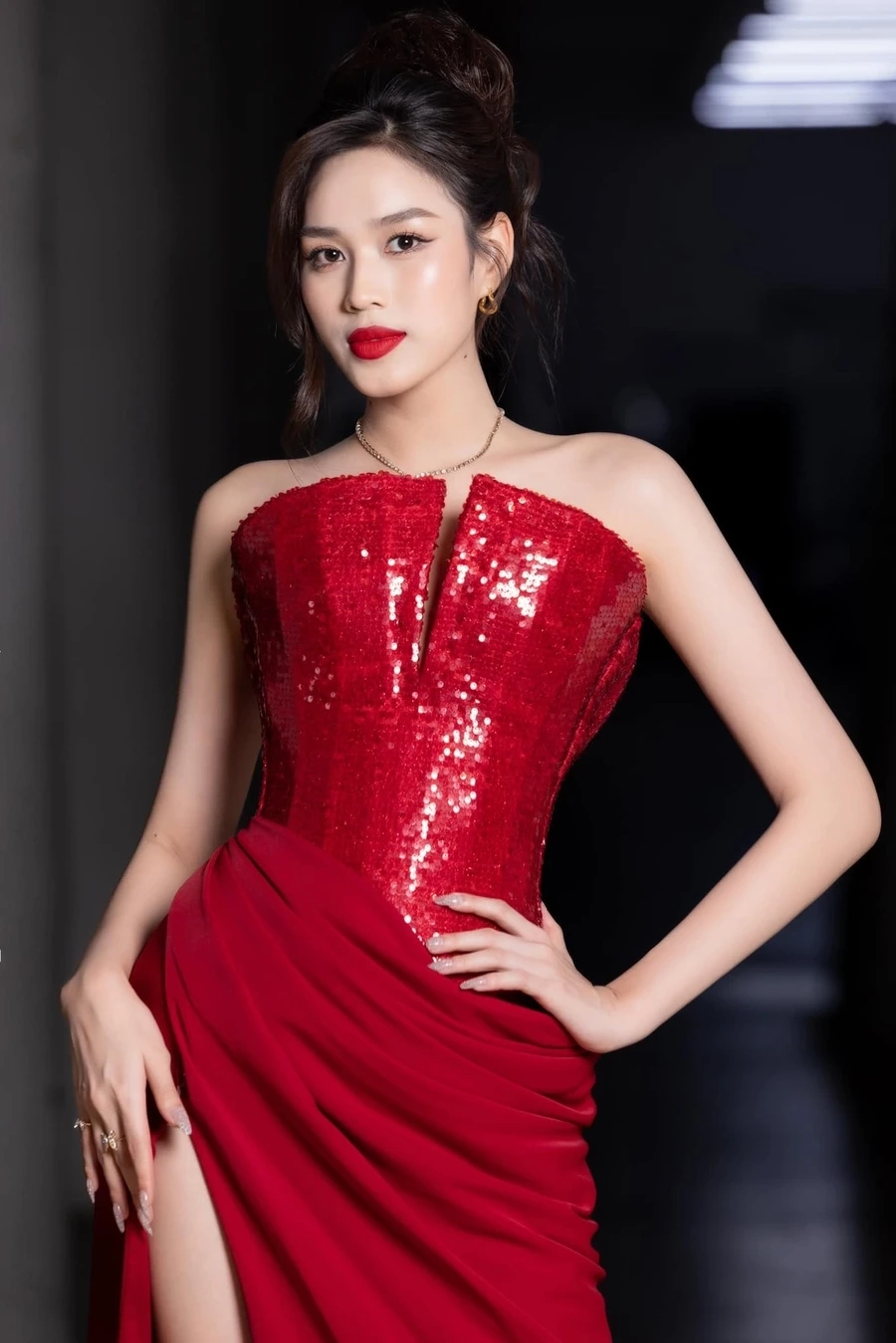 Hoa hậu Đỗ Thị Hà mặc bikini luôn tỏa sáng và thu hút mọi ánh nhìn.