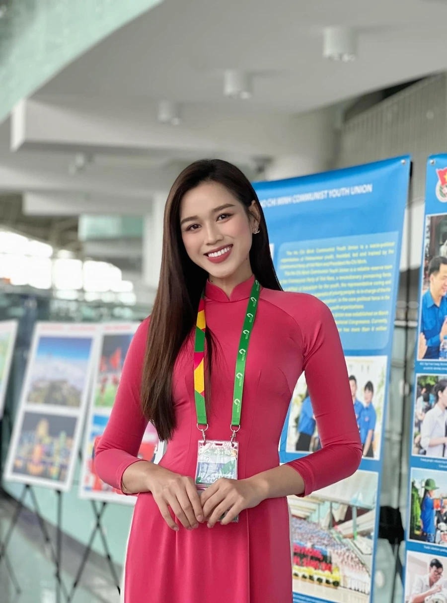 Hoa hậu Đỗ Thị Hà bikini mang đến sự tự tin với vẻ đẹp nóng bỏng.
