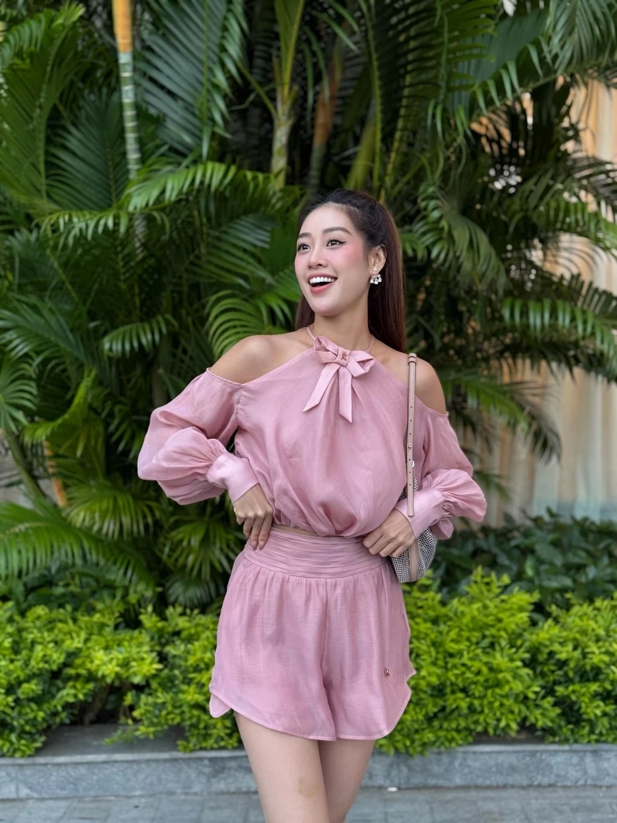 Hoa hậu áo dài Khánh Vân tựa như một biểu tượng của vẻ đẹp thuần khiết và trang nhã.