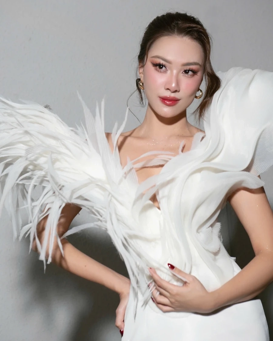 Nguyễn Huỳnh Kim Duyên là nghệ sĩ trẻ đầy tài năng và hứa hẹn cho tương lai.