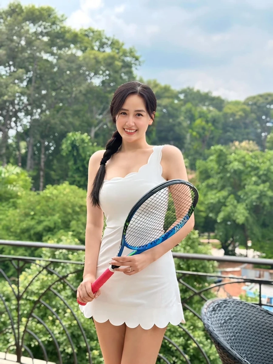 Mai Phương tước vương miện làm dậy sóng dư luận.