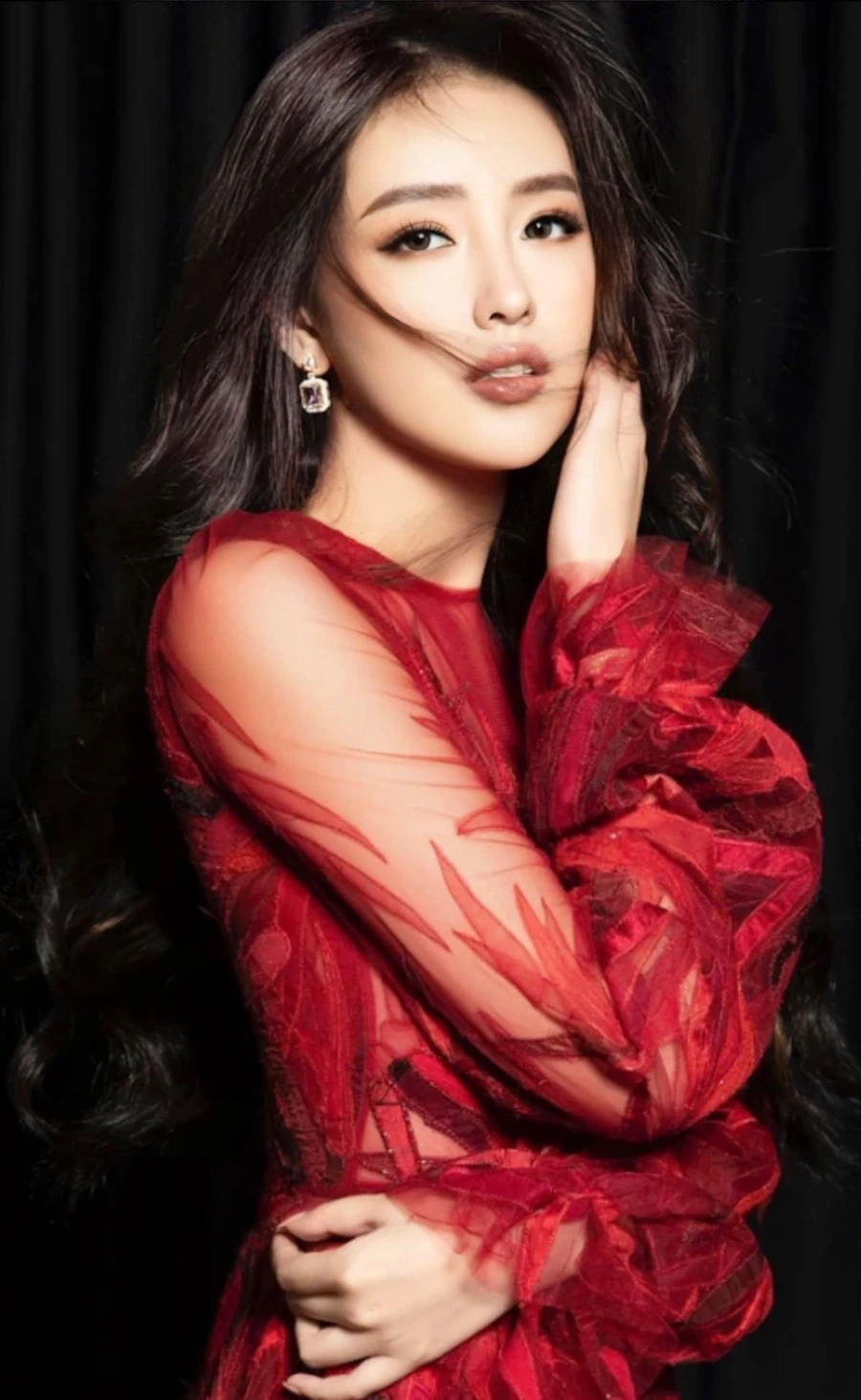 Người mẫu Mai Phương Thúy ghi dấu ấn trên sàn catwalk.