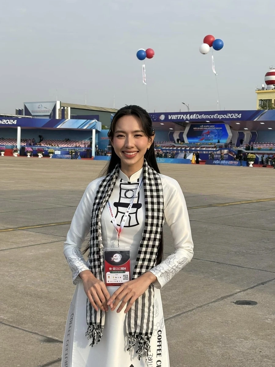 Giá trị và vẻ đẹp của vương miện nguyễn thúc thuỳ tiên.