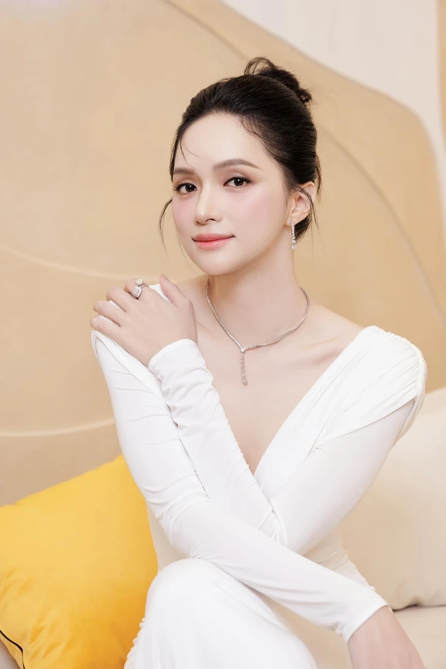 Hoa hậu Hương Giang luôn tỏa sáng trên mọi sân khấu.