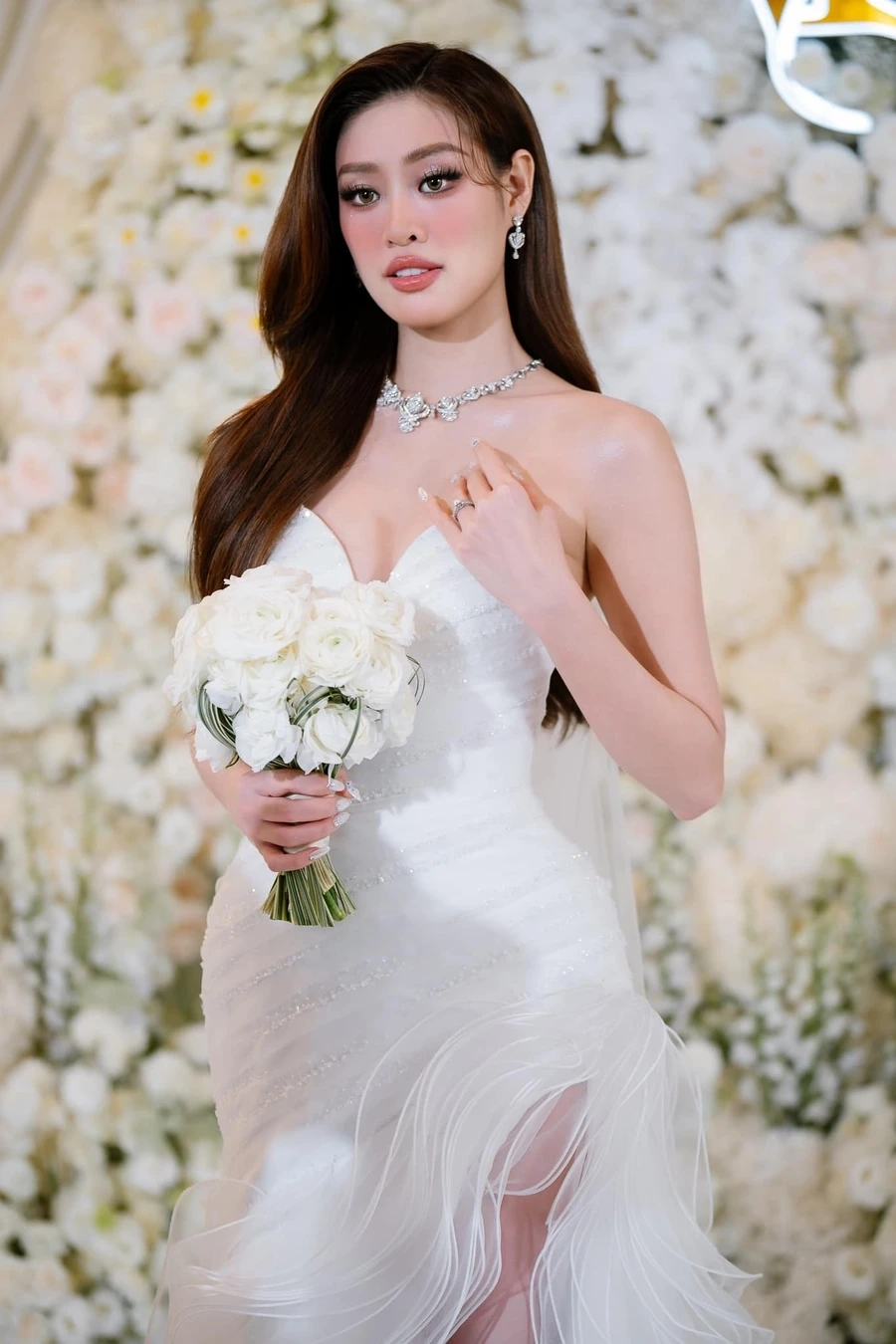 Nguyễn Trần Khánh Vân là một người đẹp đầy triển vọng và tài năng trong ngành sắc đẹp.