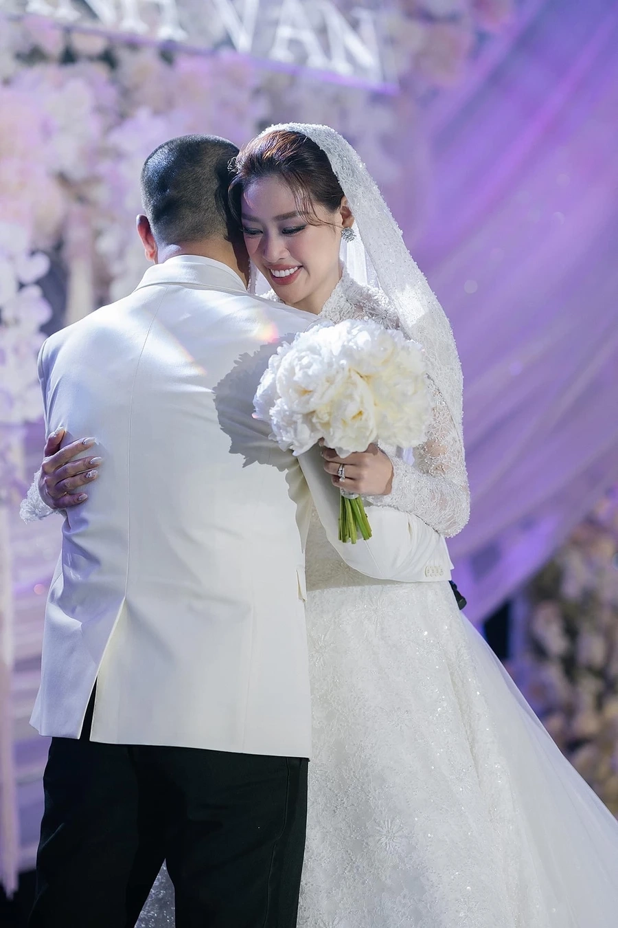 Người yêu của Hoa hậu Khánh Vân là chàng trai luôn đồng hành và ủng hộ cô trong mọi chặng đường.
