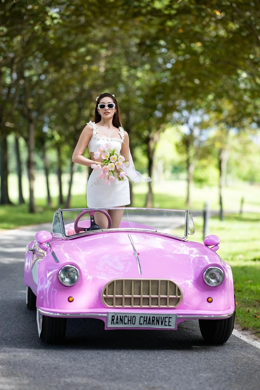 Khánh Vân catwalk làm người xem phải trầm trồ với kỹ năng trình diễn ấn tượng.