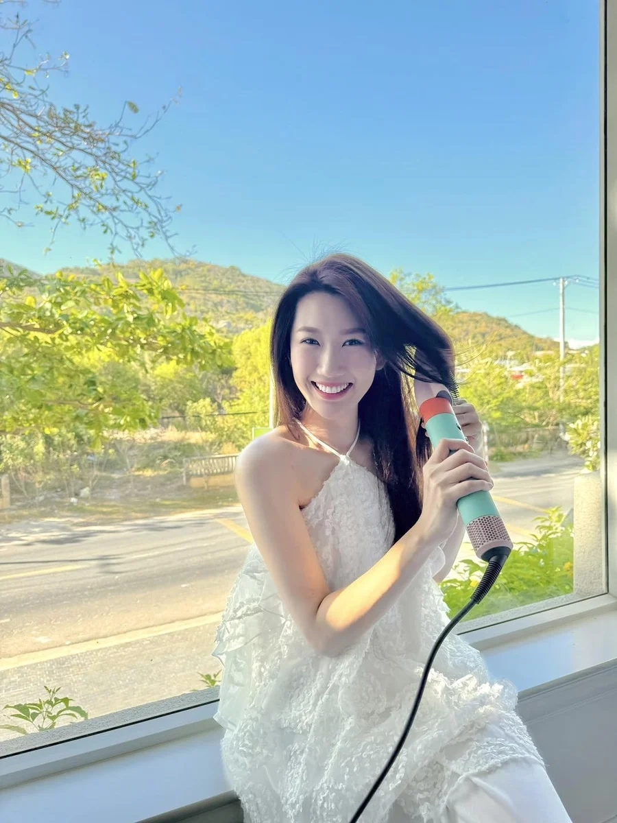 Người mẫu Thúy Ngân luôn tạo ấn tượng với thần thái chuyên nghiệp.