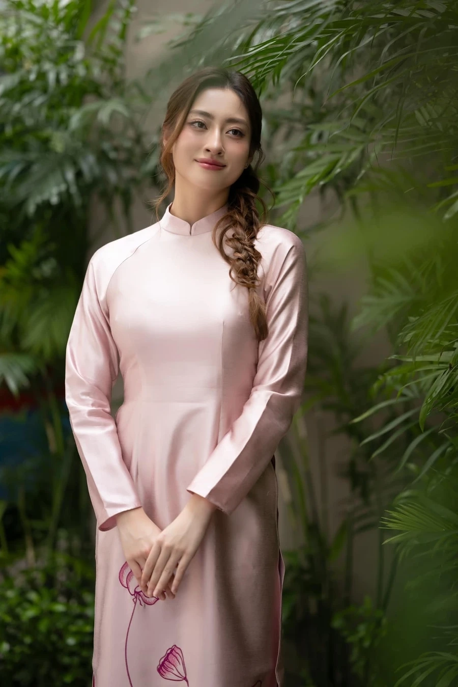 Lương Thùy Linh Hoa hậu thể hiện sự tỏa sáng và tài năng qua mỗi cuộc thi sắc đẹp.