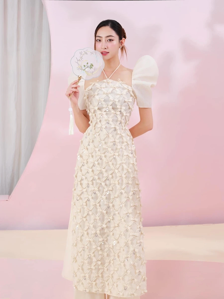 Hoa hậu Đỗ Mỹ Linh và Lương Thùy Linh gắn bó với nhau như những người bạn, chia sẻ những khoảnh khắc đáng nhớ.