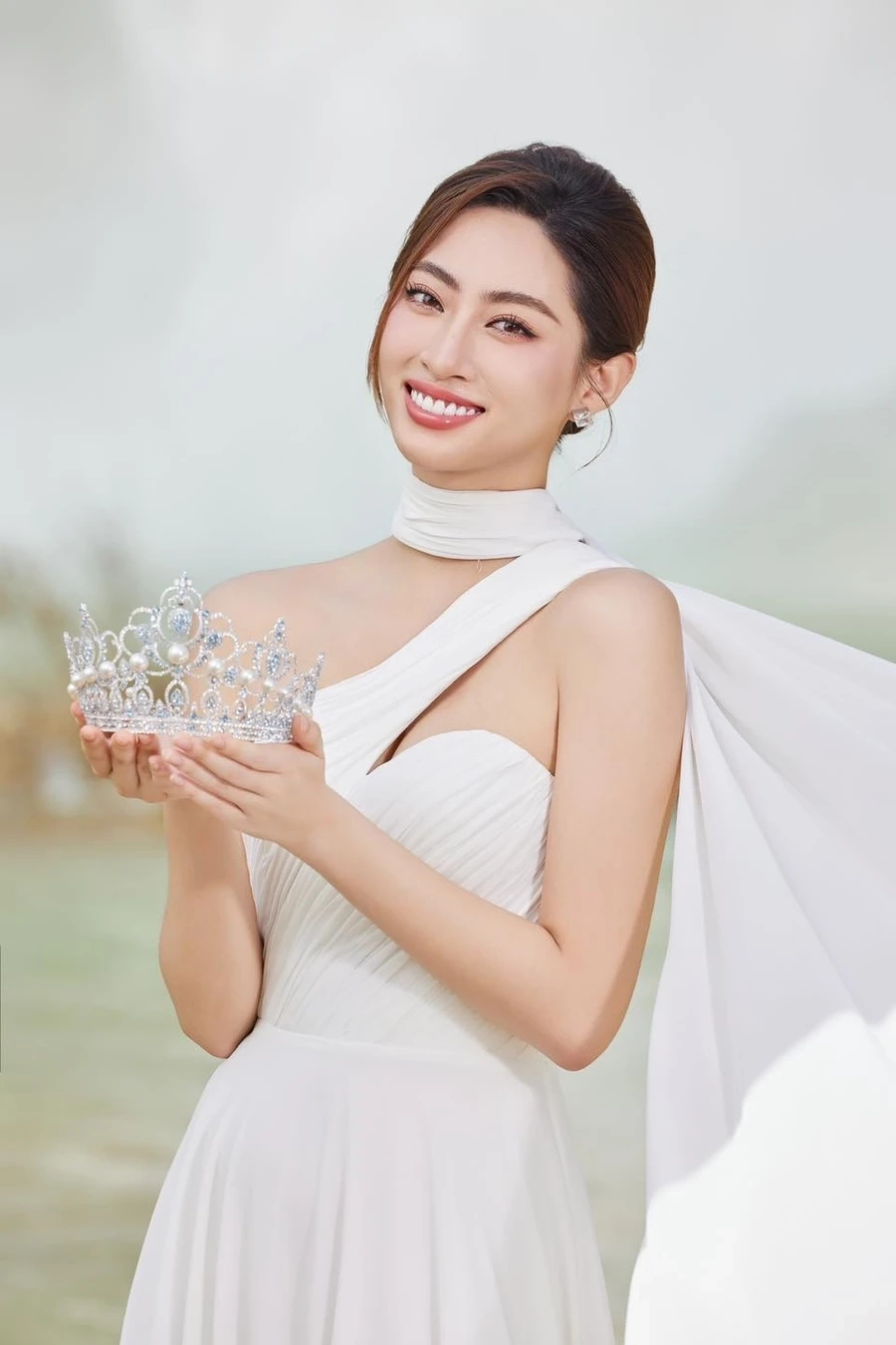 Hoa hậu 2019 Lương Thùy Linh xuất sắc đăng quang, chinh phục trái tim khán giả trong và ngoài nước.