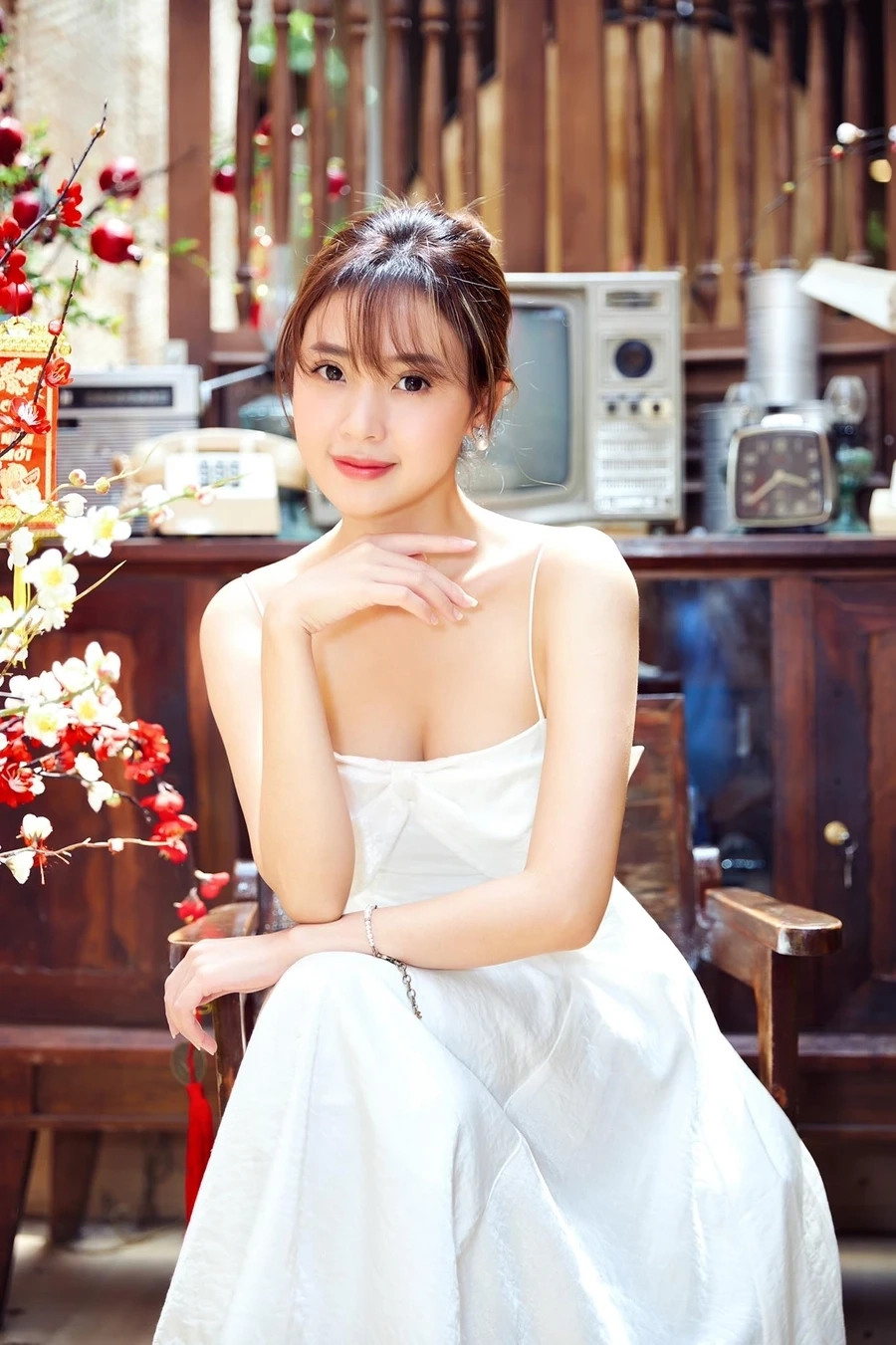 Ảnh Mi Du thu hút mọi ánh nhìn với nét đẹp tự nhiên.