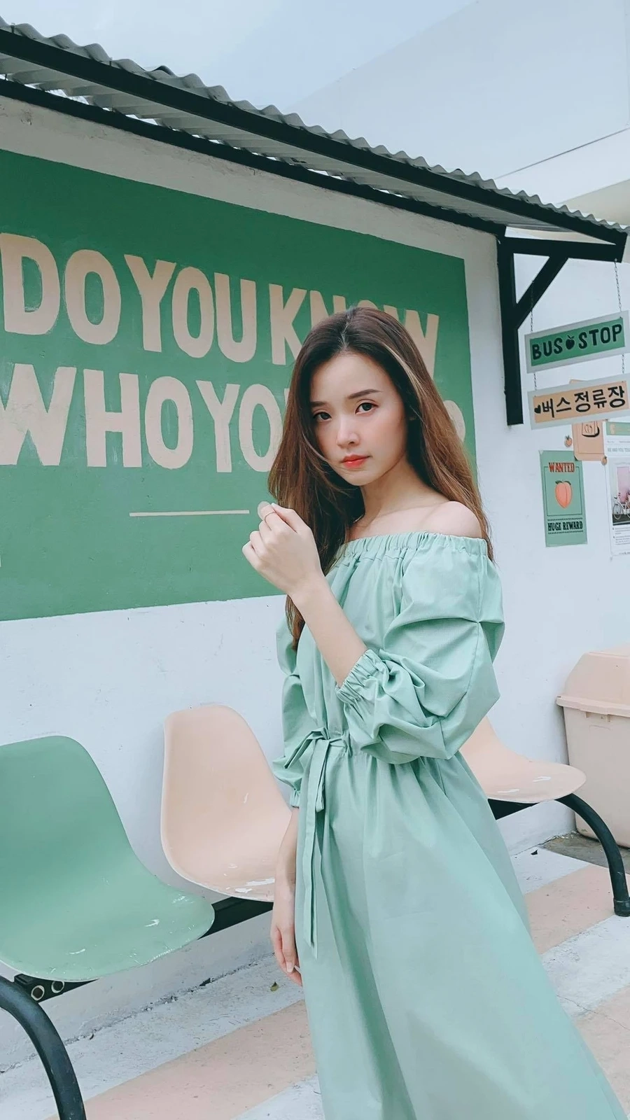 Áo dài Midu tôn lên vẻ đẹp truyền thống dịu dàng.