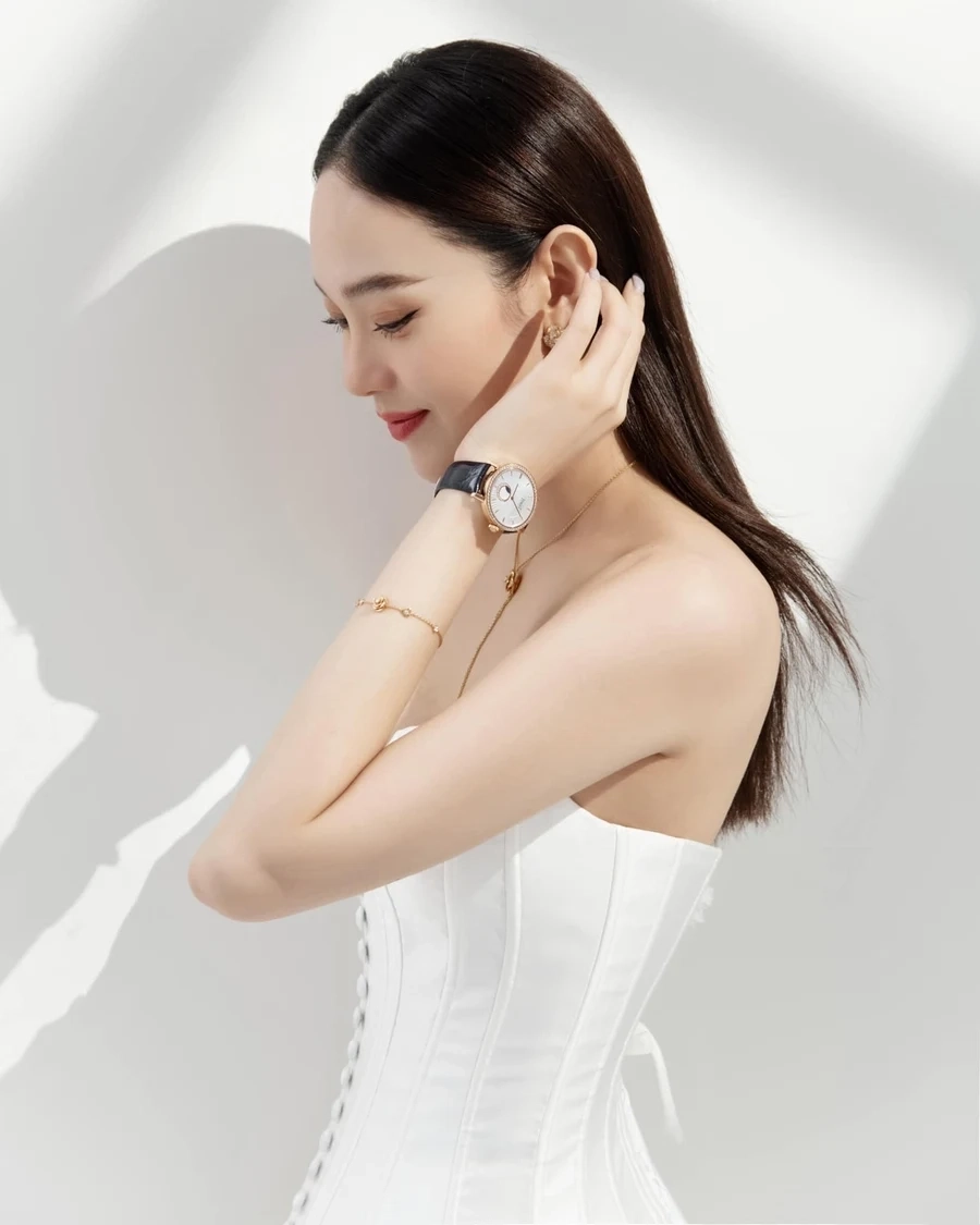 Ca sĩ Minh Hằng hát luôn truyền cảm hứng bằng giọng ca ngọt ngào.