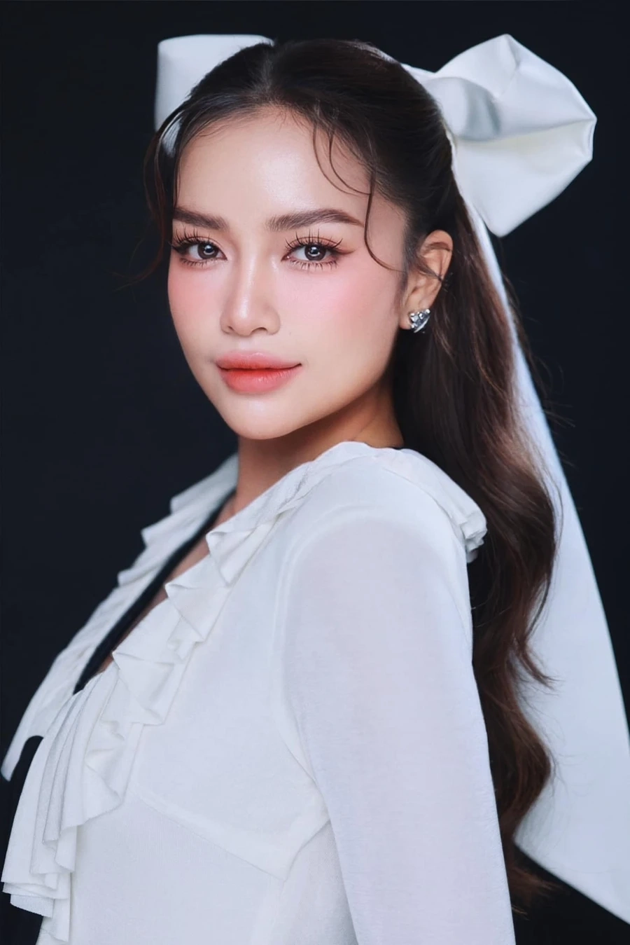 Tiểu sử Hoa hậu Hoàn Vũ Ngọc Châu tiết lộ hành trình đầy nỗ lực để đạt được vương miện.