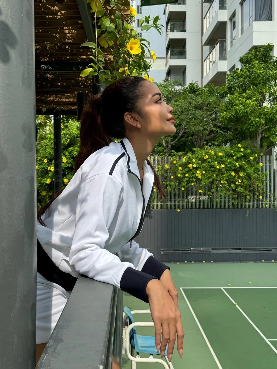 Hoa hậu Hoàn Vũ Ngọc Châu luôn gây ấn tượng với phong thái tự tin và nhan sắc rạng ngời.