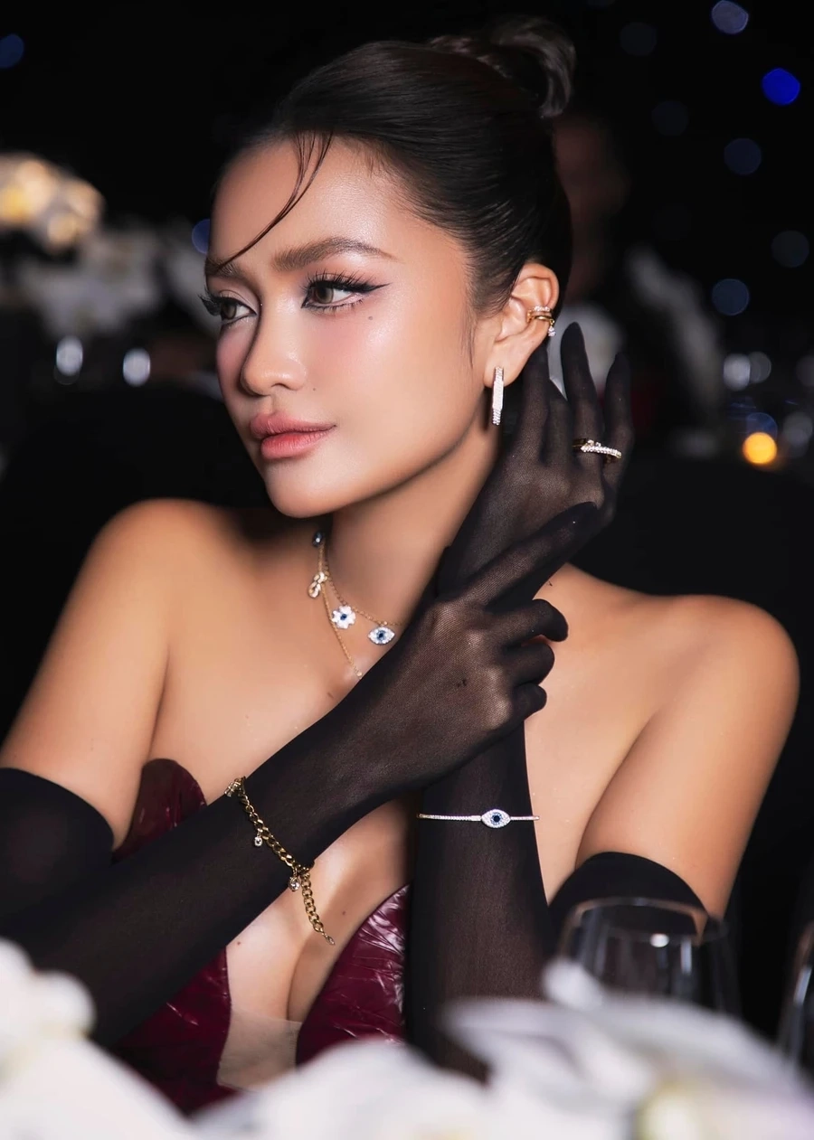 Thuỷ Tiên Hoa hậu Hoàn Vũ là đối thủ đáng gờm tại cuộc thi sắc đẹp với phong cách hiện đại.