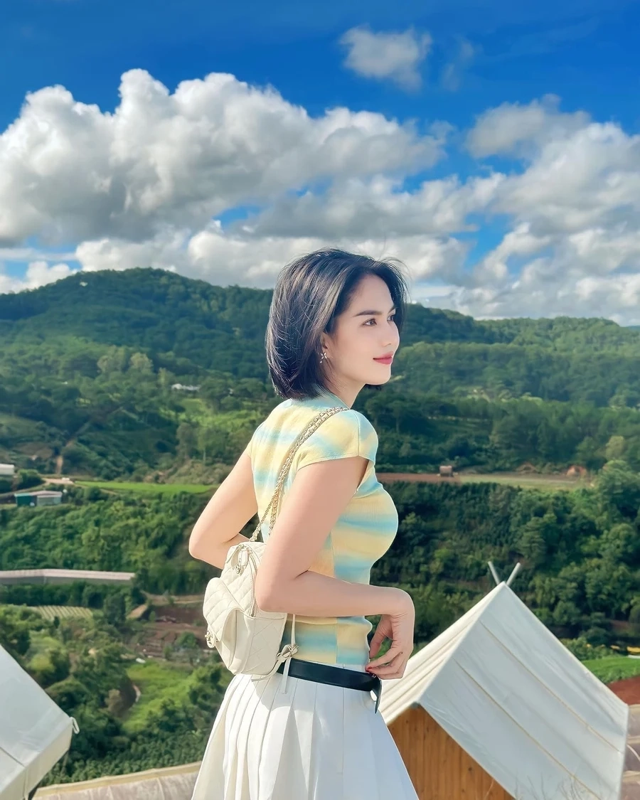 Ngọc Trinh mặc nội y khẳng định gu thời trang đẳng cấp.